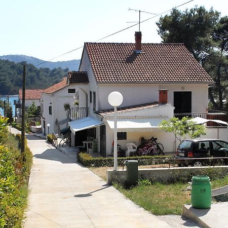 Apartments By The Sea Brgulje, Molat - 6241 Exterior photo